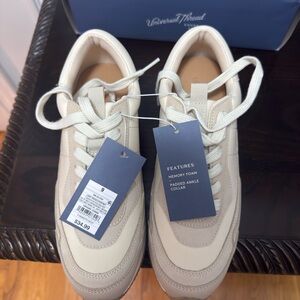 Universal Thread Light Beige Sneakers